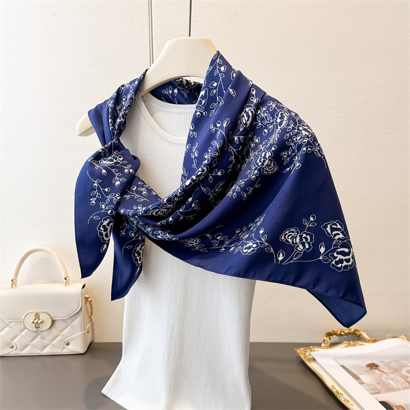 Lenço quadrado vintage de luxo - Ascot Neck Scarf avaliação e preço