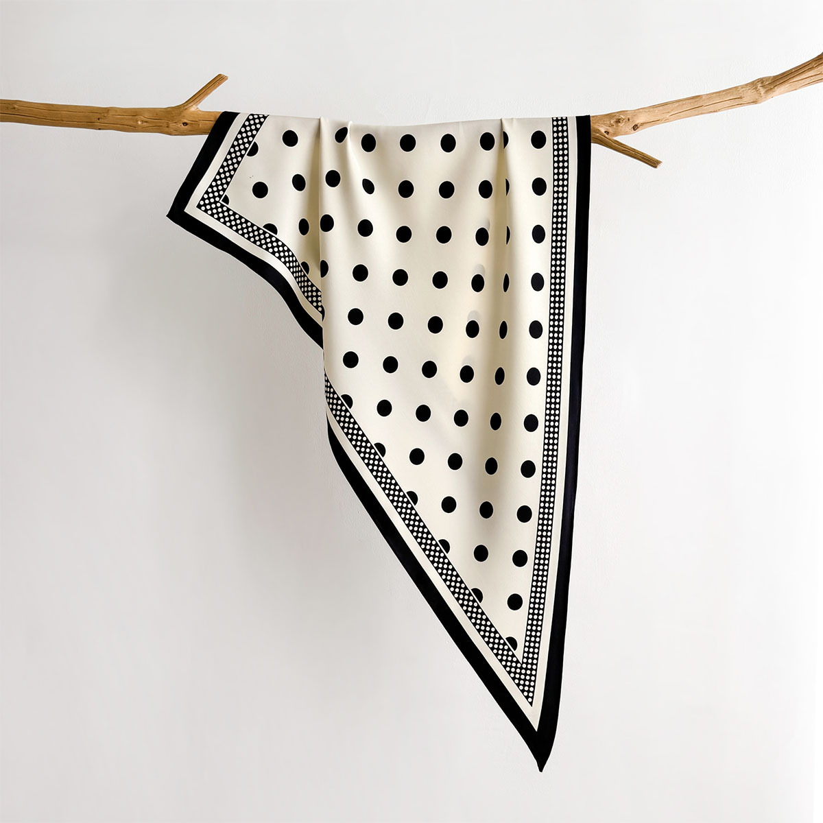Lenço Triangular de Seda 100%  - Ascot Neck Scarf avaliação e preço