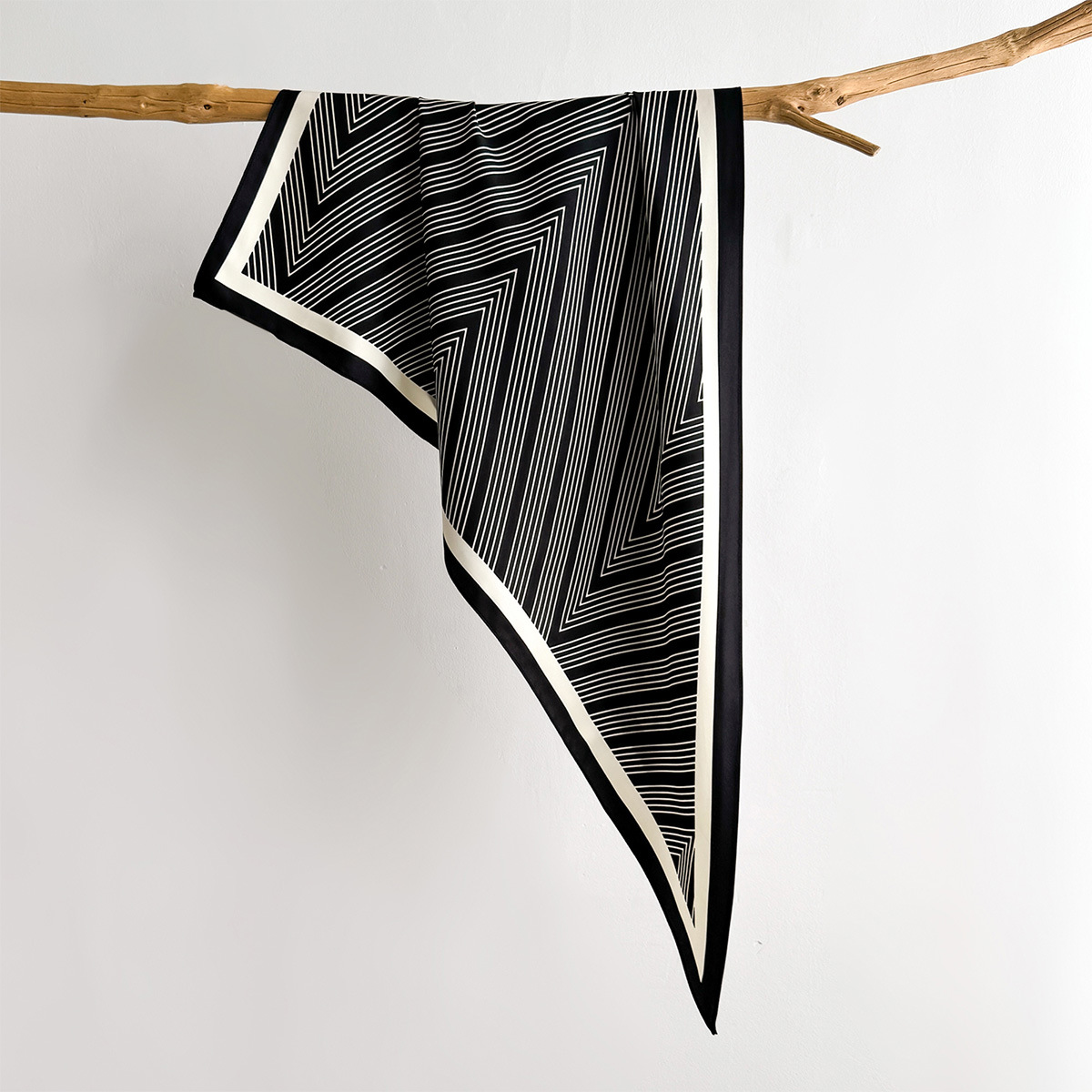 Lenço Triangular de Seda 100%  - Ascot Neck Scarf avaliação e preço