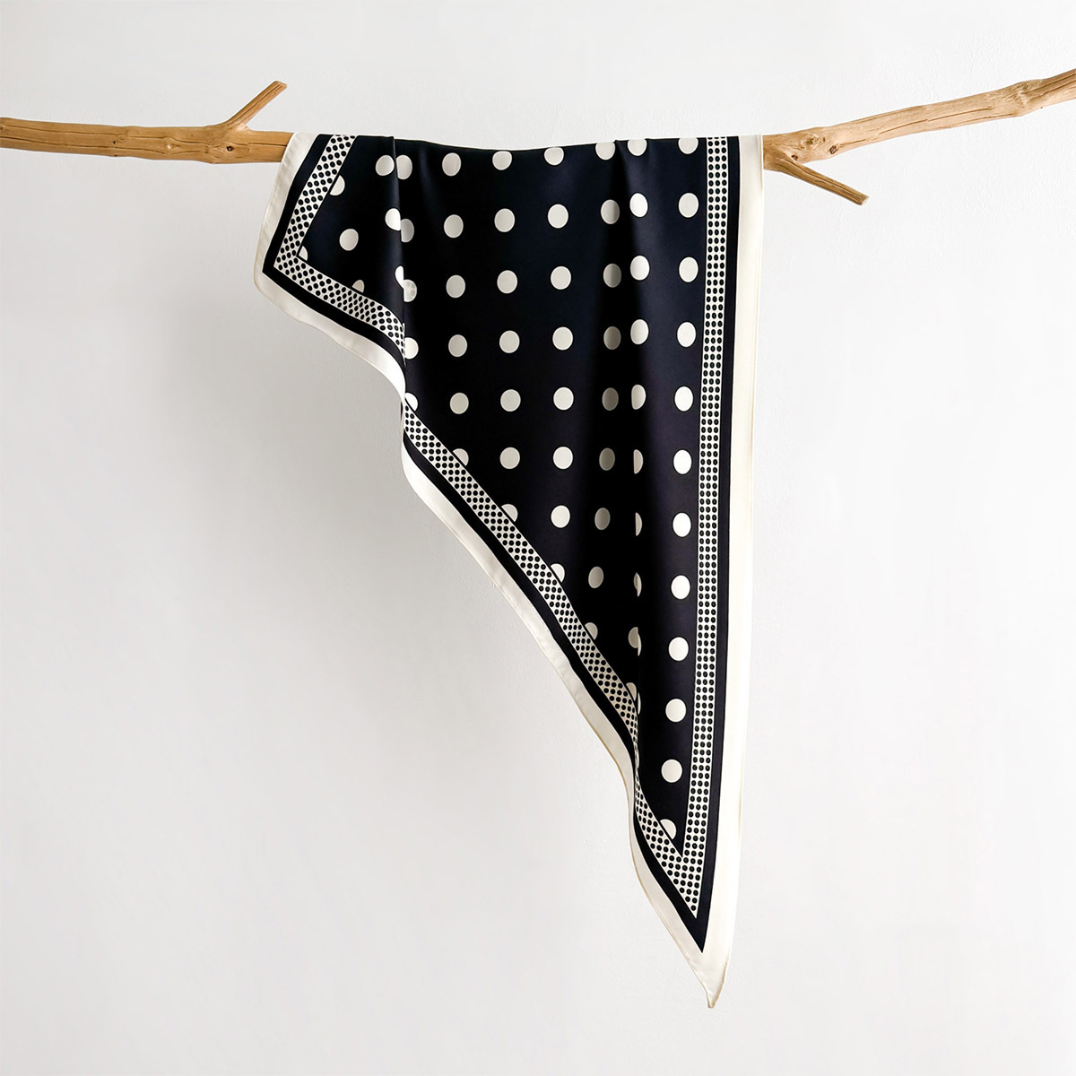 Lenço Triangular de Seda 100%  - Ascot Neck Scarf avaliação e preço