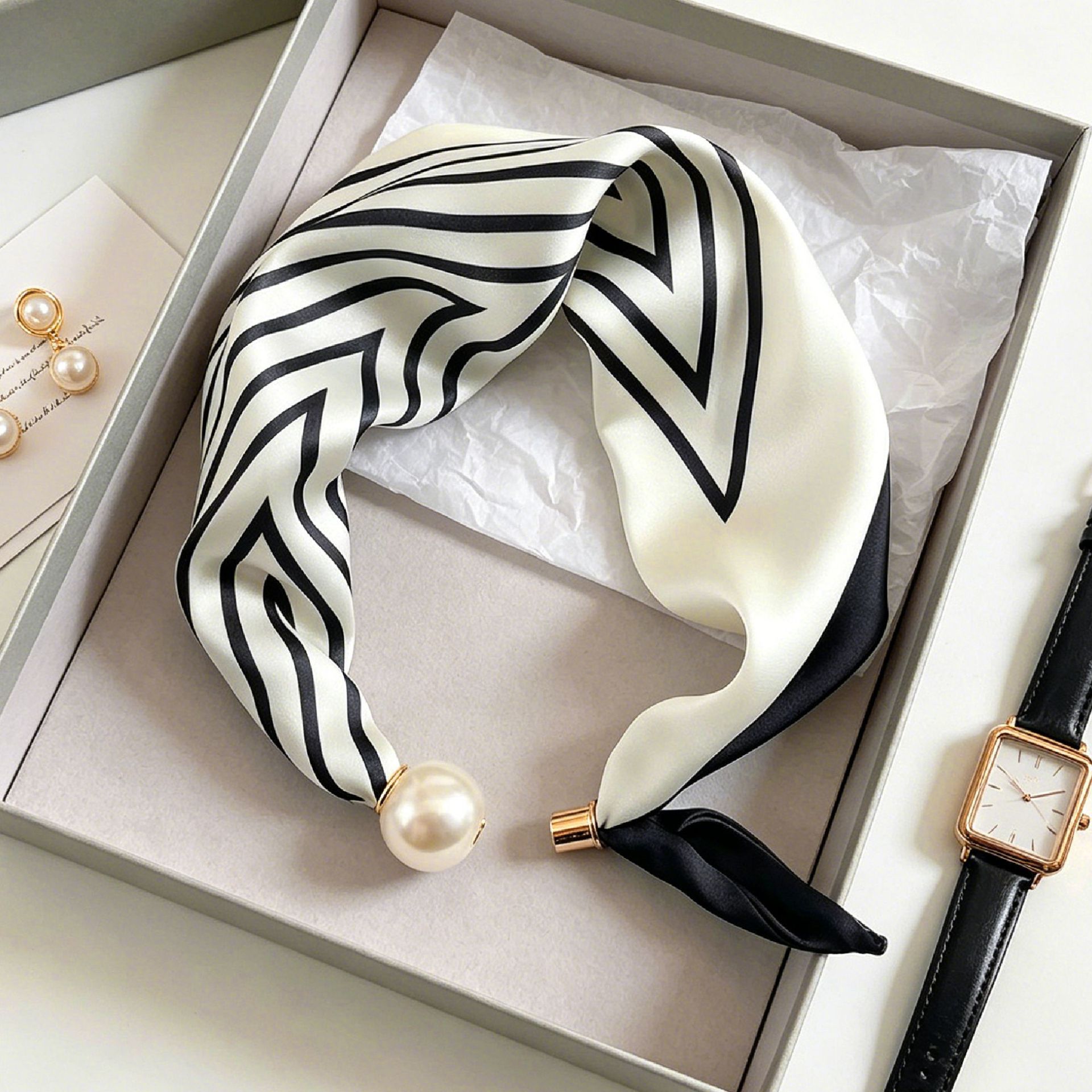 Lenços Elegantes e Chiques com - Ascot Neck Scarf avaliação e preço